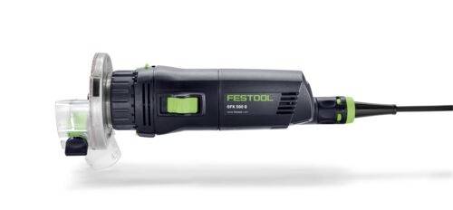 Un outil électrique Festool OFK 500 Q conçu pour une finition de chants précise, doté d'une poignée élégante et ergonomique et d'un indicateur de mesure visible.