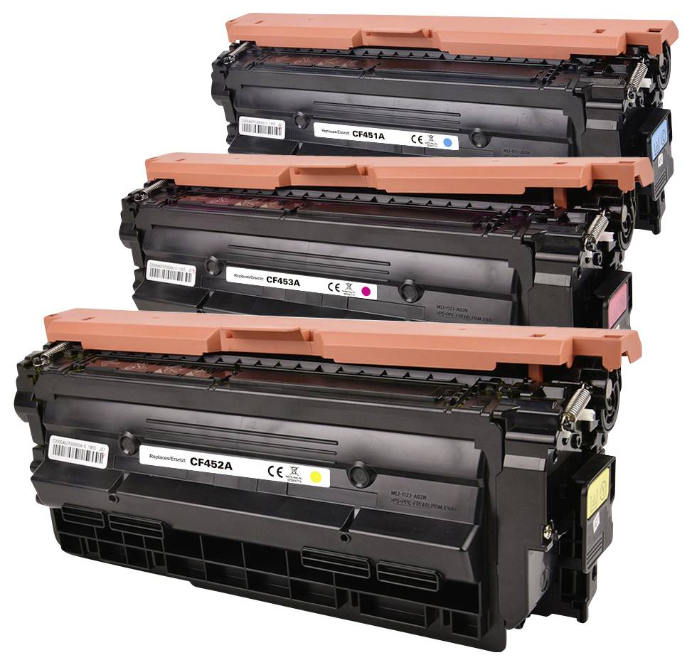 Trois cartouches de toner compatibles empilées, chacune avec des clips oranges et des étiquettes indiquant les numéros de modèle et les couleurs : noir, cyan, magenta, jaune.