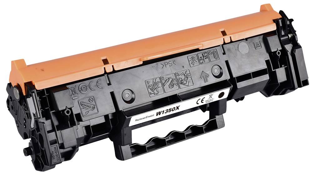 Une cartouche de toner d'imprimante orange et noire portant le numéro de modèle « W1350X » sur son étiquette, présentant plusieurs symboles et avertissements.
