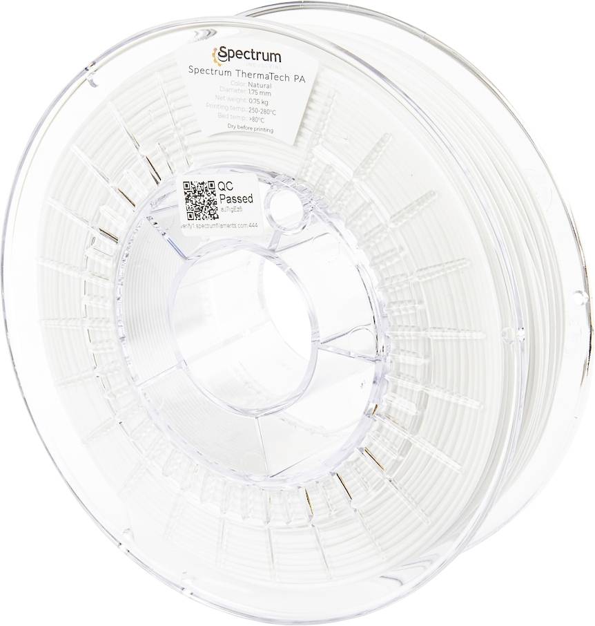 Un bobineau de filament d'impression 3D Spectrum ThermalTech PA en couleur naturelle, avec une étiquette de contrôle qualité (QC) validée et des spécifications visibles sur l'étiquette.