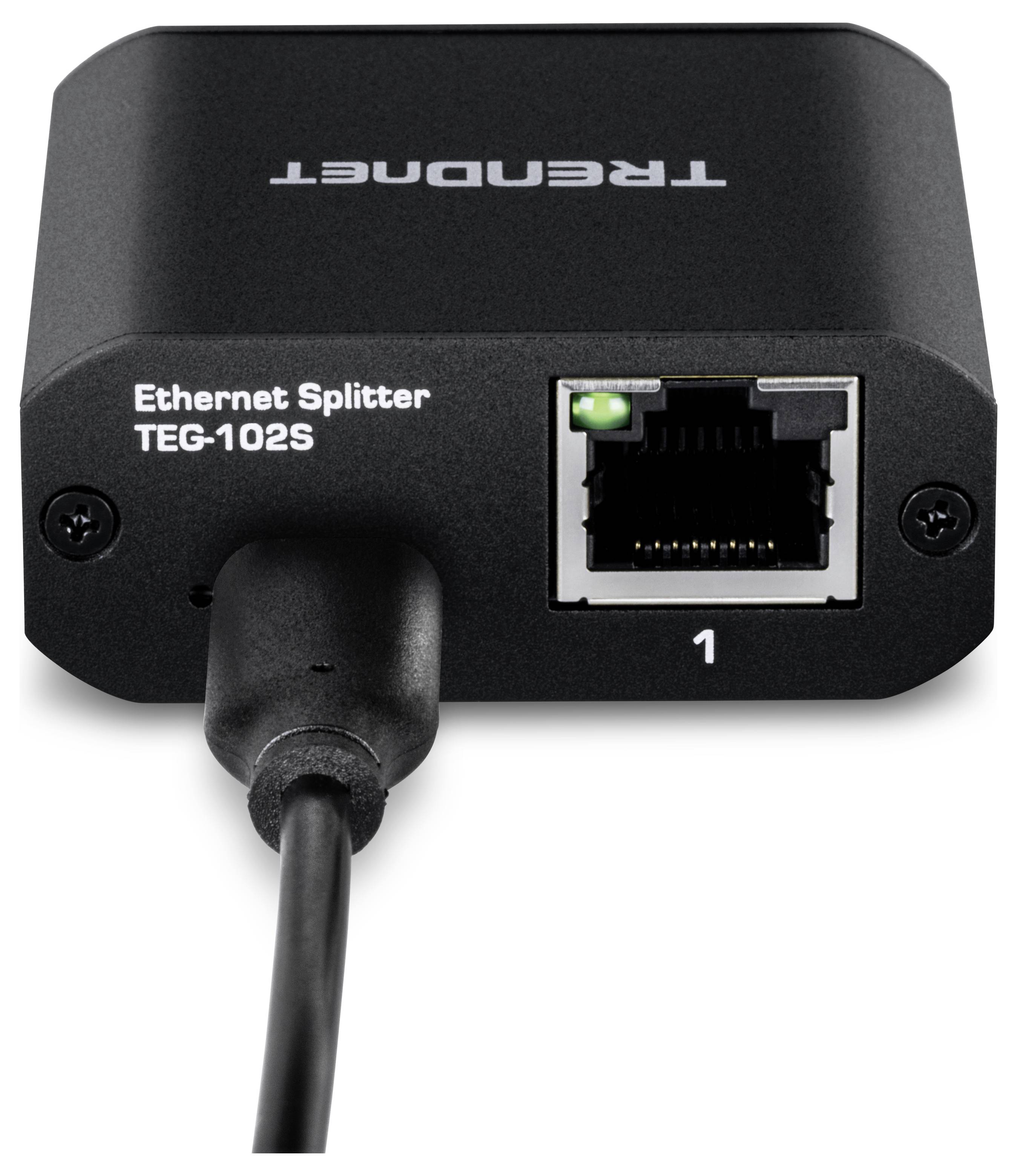 Vue de face d'un répartiteur Ethernet TRENDnet modèle TEG-102S, montrant le port Ethernet étiqueté « 1 » et un câble connecté.