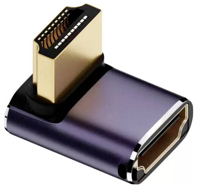 Un gros plan sur un adaptateur HDMI plaqué or, au design compact et à angle droit, utilisé pour connecter des appareils multimédia dans des espaces restreints.