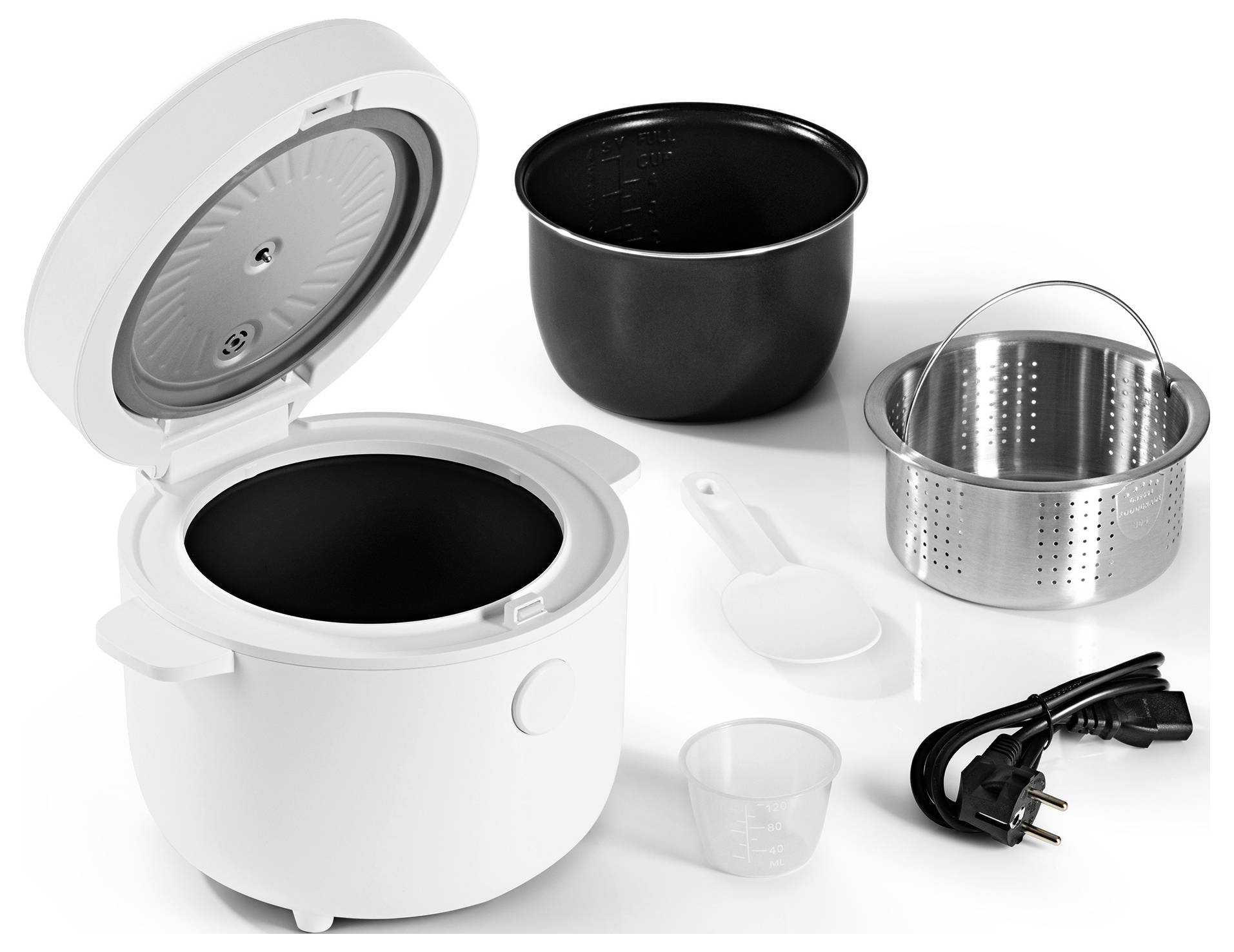 Un cuiseur à riz blanc avec un couvercle ouvert, montrant un bol intérieur séparé, un panier vapeur, une tasse à mesurer, une spatule et un cordon d'alimentation.