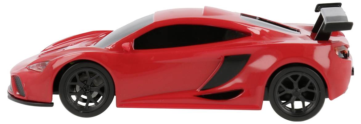 Une voiture de sport jouet rouge au design élégant, avec un aileron noir et des jantes noires, vue de côté.