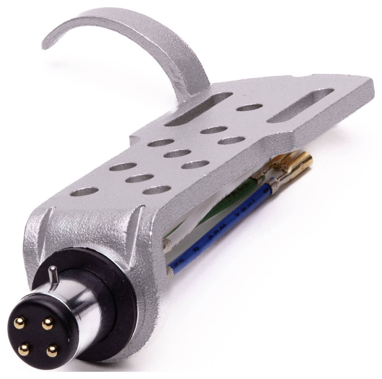 Porte-cellule en argent avec quatre fils de couleurs, utilisé pour connecter la cellule de lecture au bras de pick-up, présenté en gros plan.