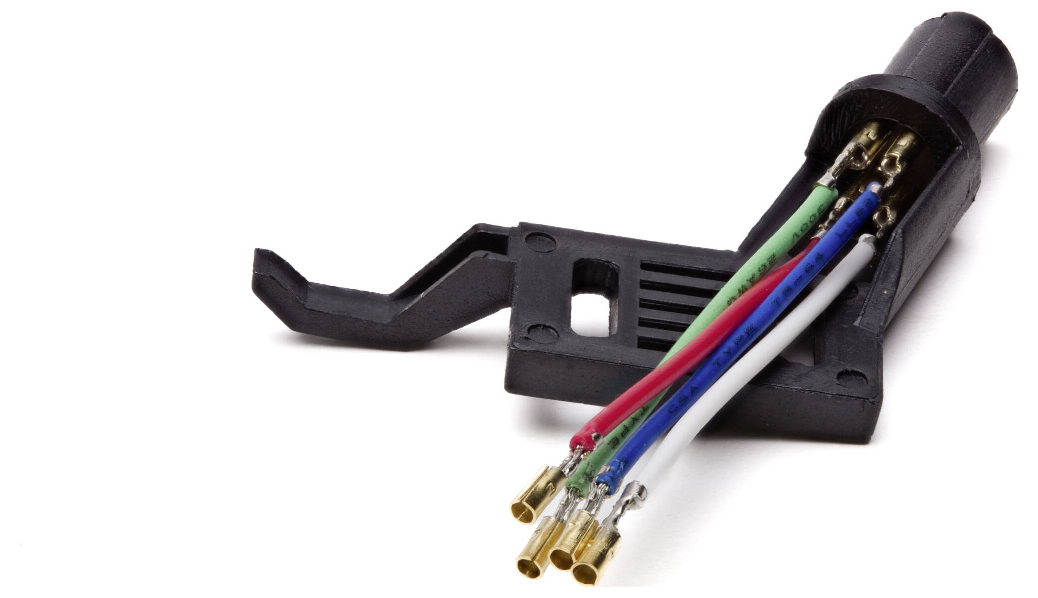 Gros plan sur un connecteur de faisceau électrique avec plusieurs fils de différentes couleurs exposés, présentant des composants rouges, verts, bleus, blancs et noirs.