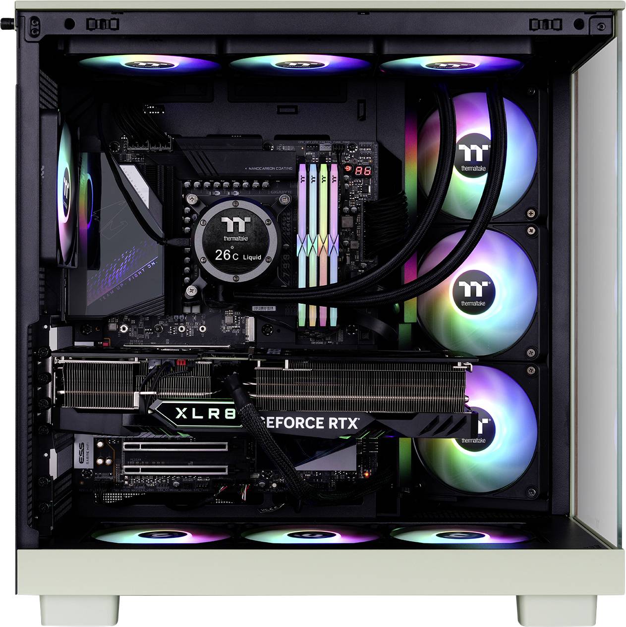 Un PC gaming avec éclairage RVB, affichant des composants tels qu'une carte graphique GeForce RTX, un système de refroidissement liquide et des barrettes de RAM.