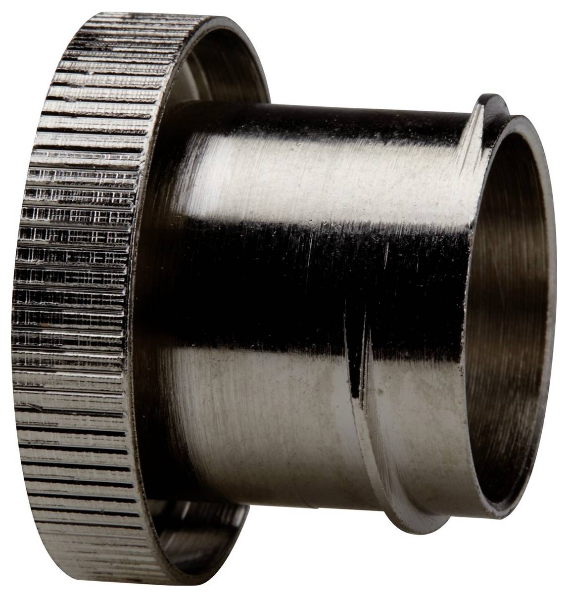 Un connecteur métallique cylindrique avec une extrémité filetée, utilisé pour raccorder des tuyaux ou des boyaux. L'extérieur présente une surface texturée en relief pour faciliter le serrage.