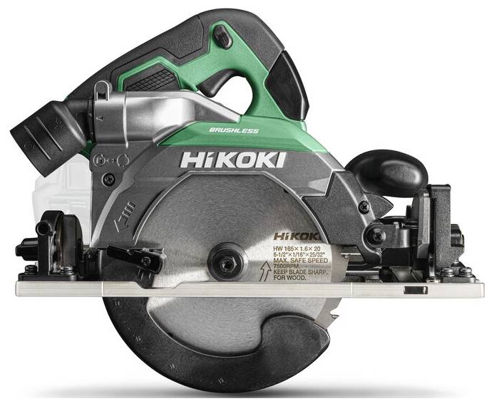 Une scie circulaire HiKOKI avec moteur sans balais, présentant un design noir et vert. Elle met l'accent sur la durabilité et la coupe efficace du bois.