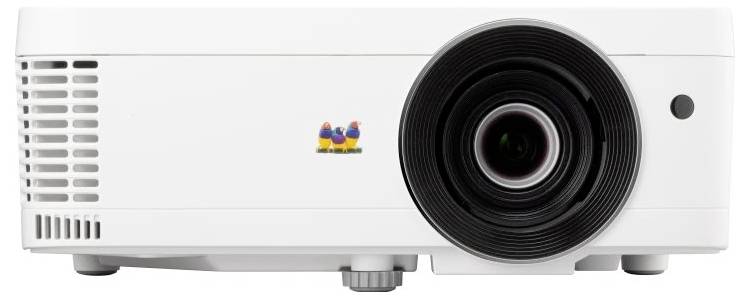 Un projecteur multimédia blanc avec un objectif proéminent et des grilles de ventilation sur le côté, installé sur une surface, le logo de la marque bien visible.