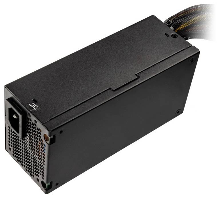 Un bloc d'alimentation informatique noir avec une grille de ventilation visible, une prise d'entrée électrique et des câbles gainés s'étendant sur un côté.