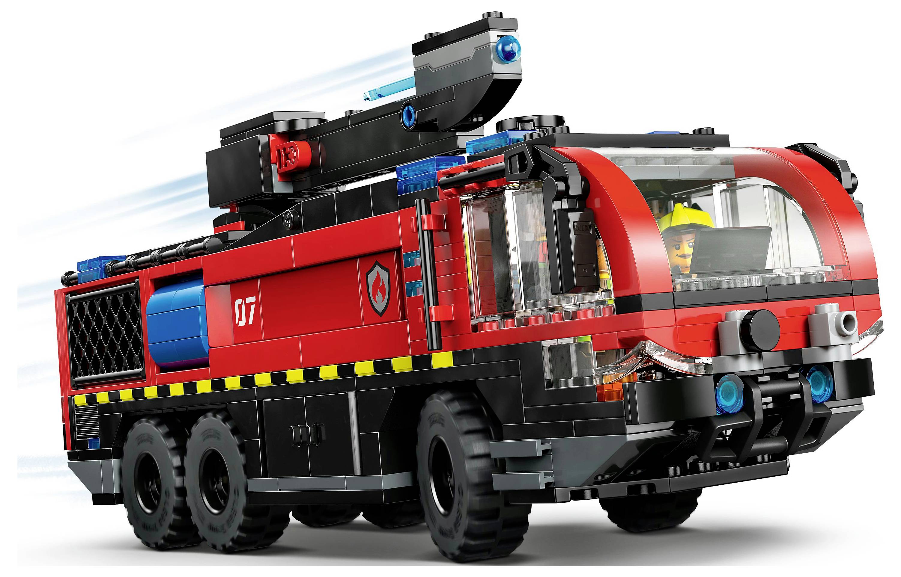 Un camion de pompiers miniature construit à partir de briques interverrouillées, avec un design moderne et élégant, arborant des couleurs rouge et noir, doté d'une échelle et d'un canon à eau sur le toit.