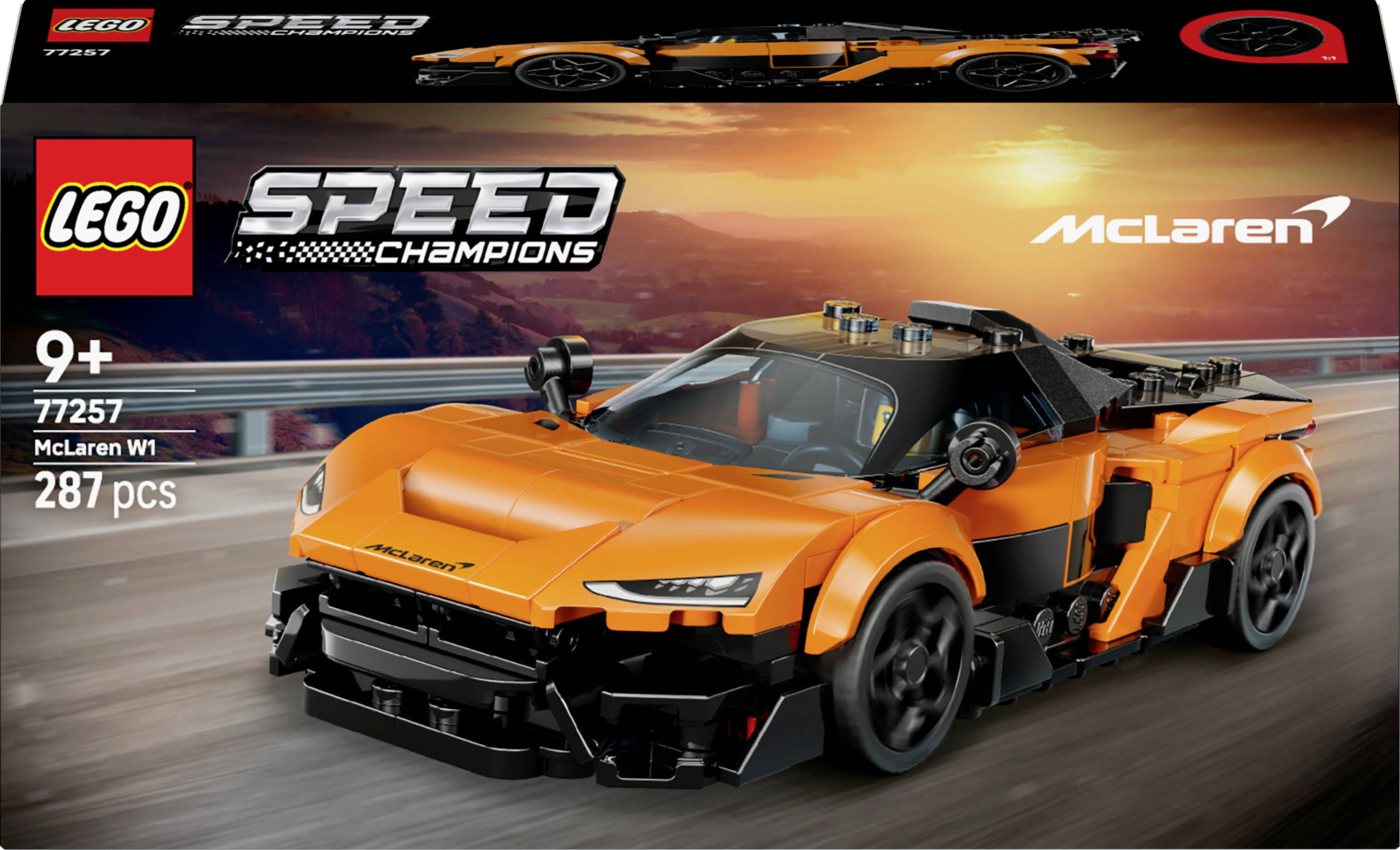 Ensemble LEGO Speed Champions McLaren Solus GT montrant une voiture McLaren orange avec des détails noirs sur une route au coucher de soleil. Convient aux enfants de 9 ans et plus.