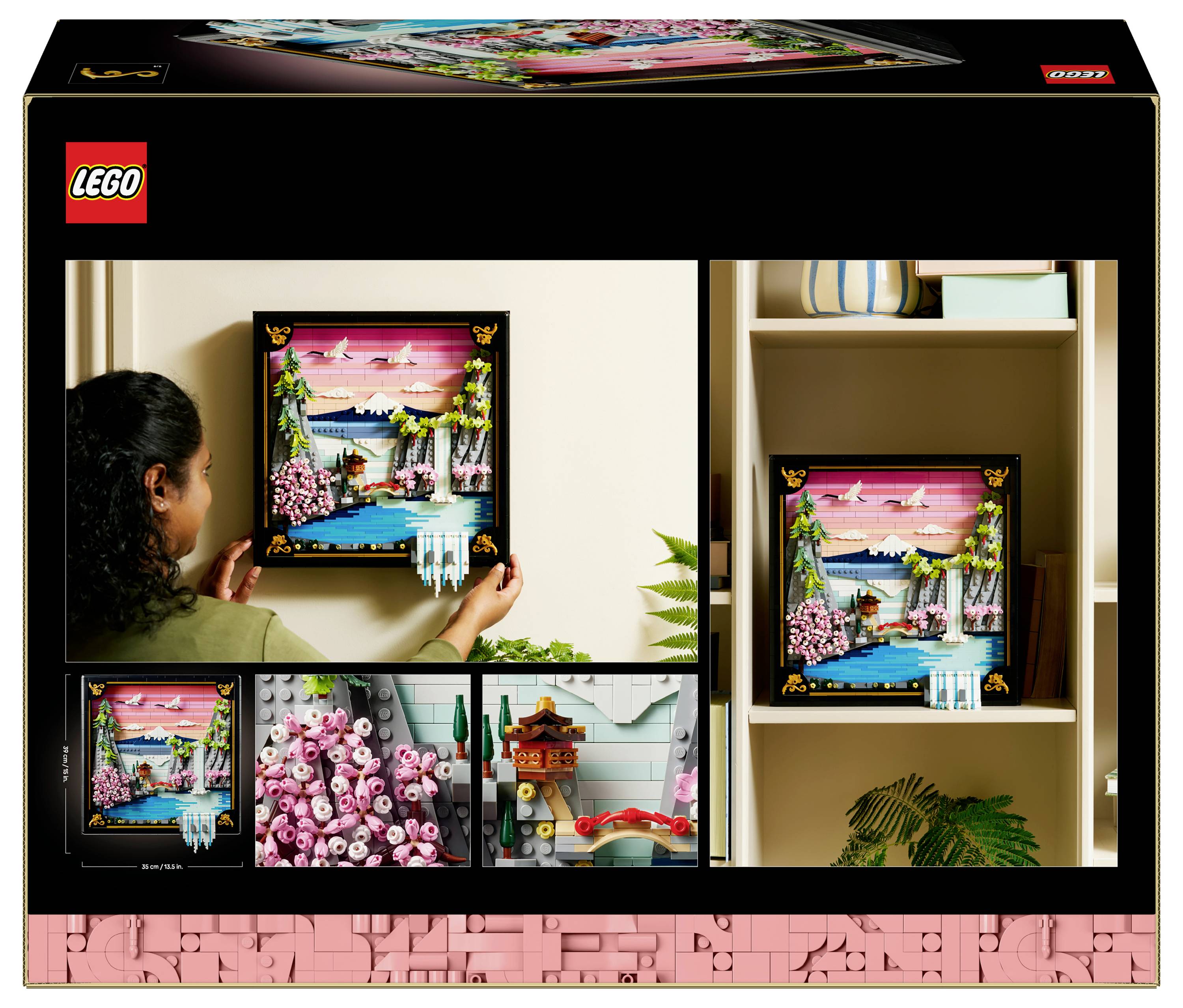 Emballage LEGO présentant une œuvre de paysage vibrante avec des fleurs de cerisier et un pagode, montrant la pièce encadrée et terminée sur une étagère.