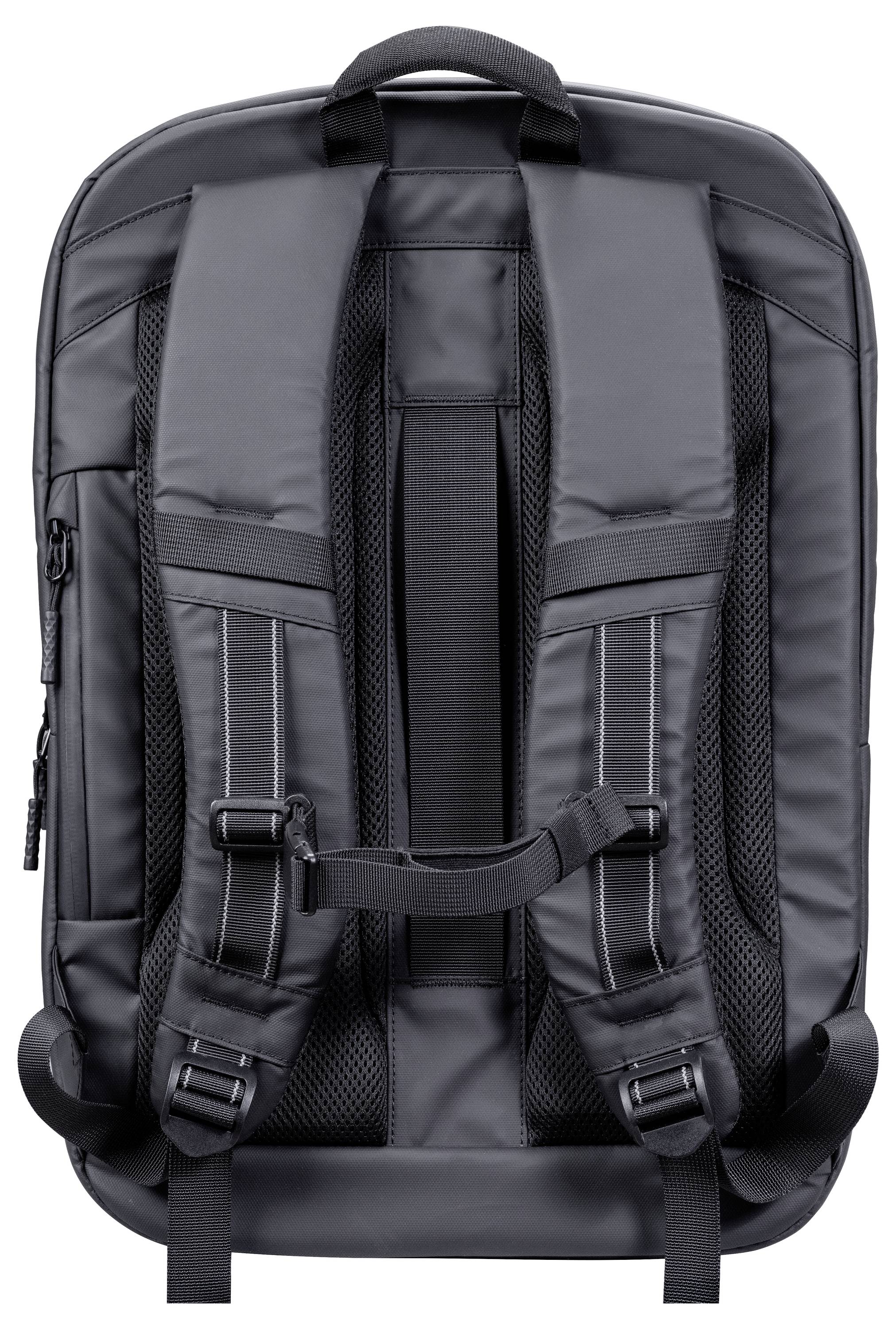 Un sac à dos noir vu de dos, doté de bretelles rembourrées, d'une poignée de transport et d'une sangle de poitrine pour un support supplémentaire.