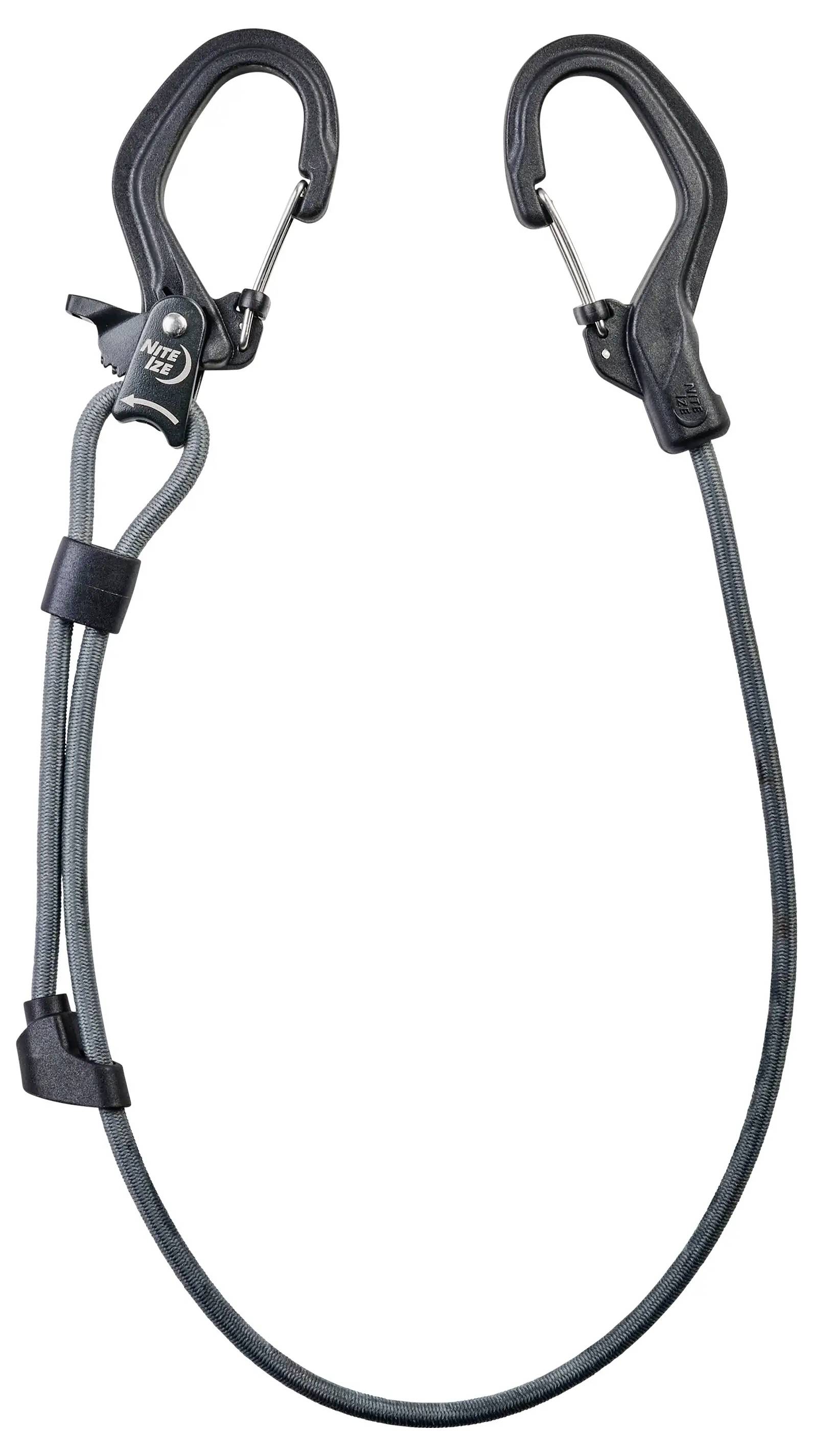 Longe d'escalade avec deux mousquetons noirs et une boucle de corde robuste, conçue pour la sécurité et la facilité de fixation lors des escalades.