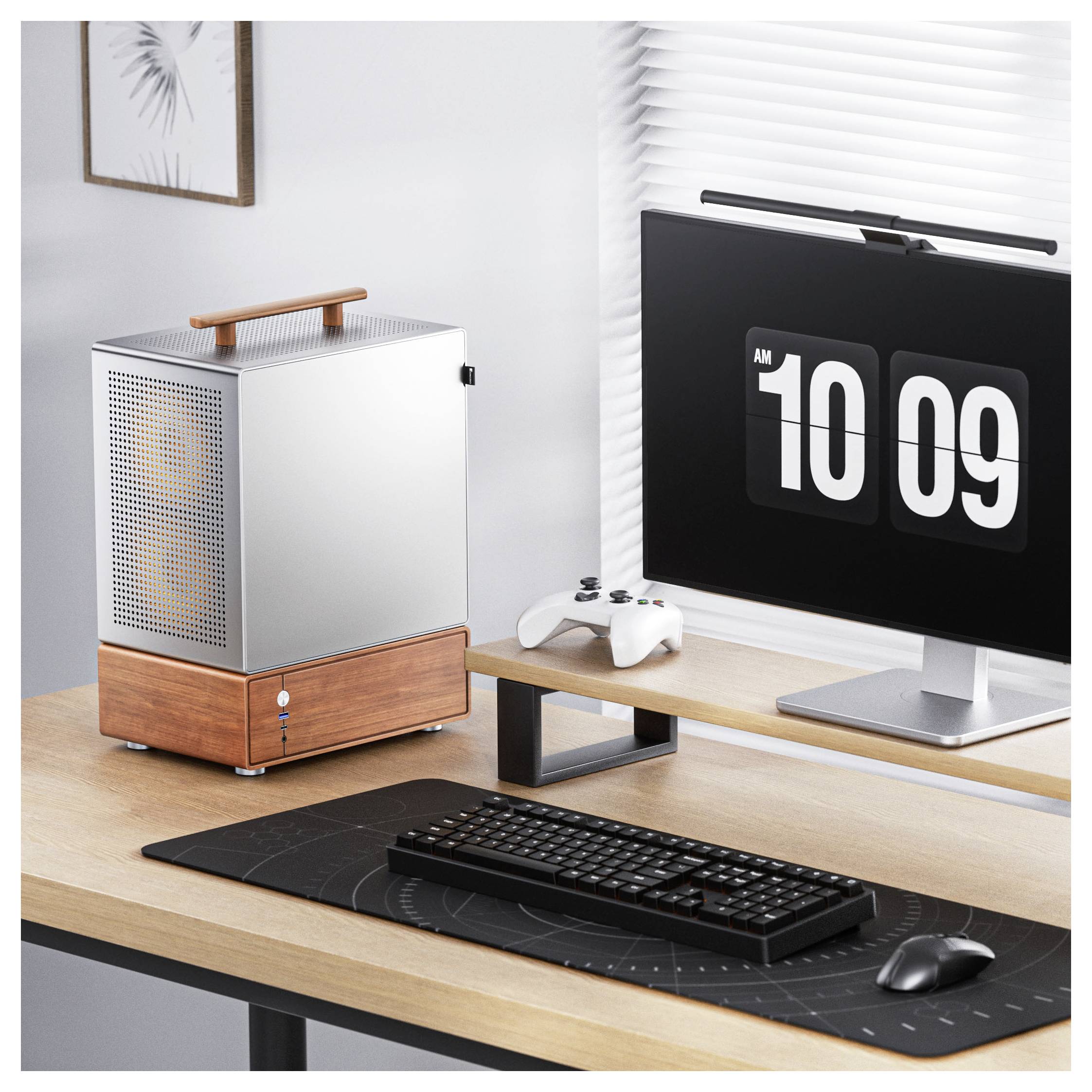 Un espace de travail moderne avec un boîtier d'ordinateur compact, un clavier et une souris sur un bureau en bois ; un écran affiche « 10 h 09 ».