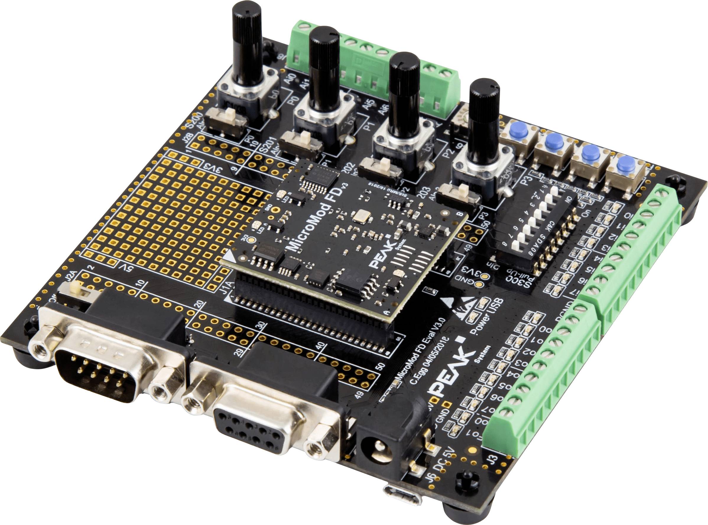 Une carte de circuit imprimé noire dotée de multiples boutons, de connexions de bornes vertes et de ports série, utilisée pour les applications électroniques et le développement.