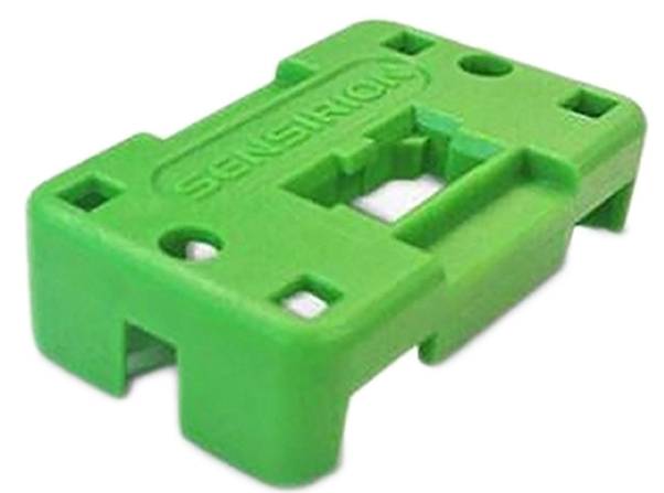« Support de montage pour capteur Sensiron vert avec découpes et texte de marque sur le dessus, conçu pour maintenir les capteurs en position. »