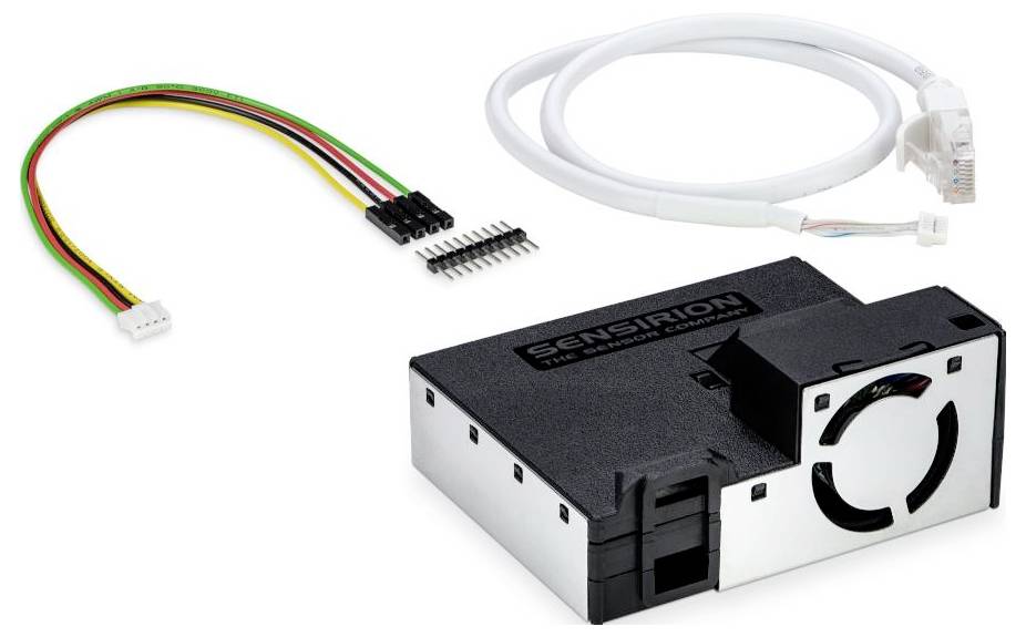 Module de capteur 'Sensirion' avec ventilateur attaché, faisceau de câbles multicolores et un câble Ethernet blanc, conçu pour la surveillance environnementale.