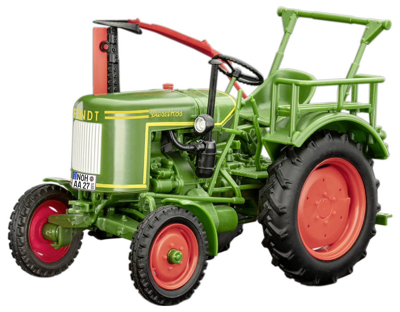 Un tracteur vintage vert avec des roues rouges, affichant le texte 'Fendt' et 'Dieselross' sur son côté, suggérant un modèle agricole classique.