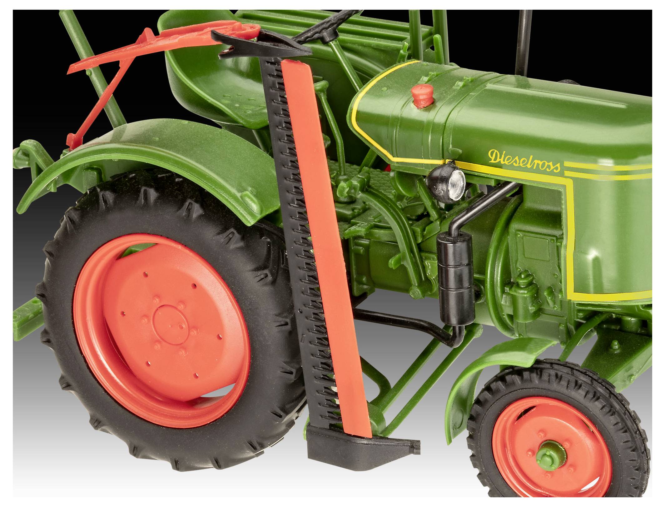 Un modèle détaillé d'un tracteur Dieselross vert et orange, mettant en valeur des caractéristiques de design vintage avec un accent sur le côté gauche et la roue.