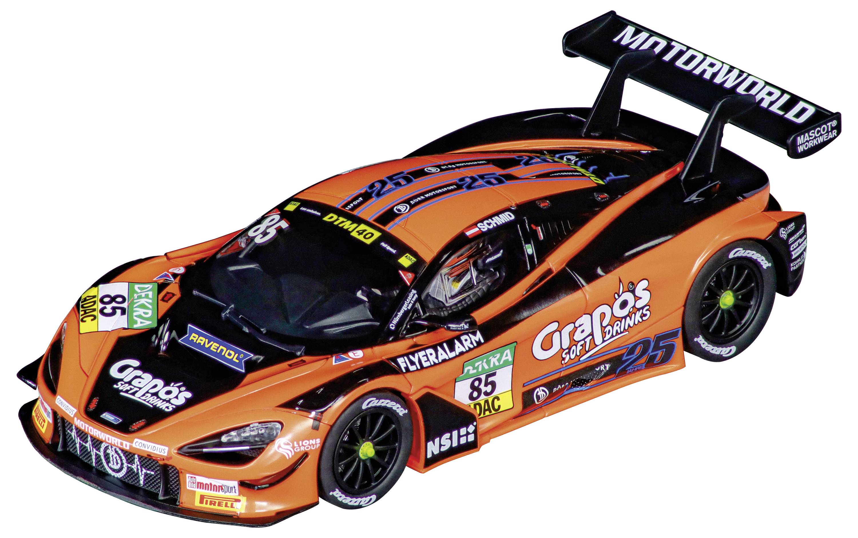 Une voiture de course orange vive avec 'Motoworld' sur l'aileron arrière et divers logos de sponsors sur la carrosserie, dont 'Grafs Scam Drinks' et 'NS1'.