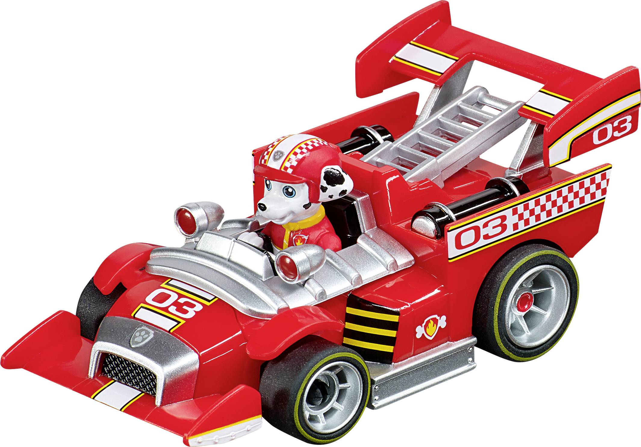 Une voiture de course miniature avec une carrosserie rouge et argentée présente un personnage de chien de dessin animé comme pilote, portant un casque et installé dans le cockpit.