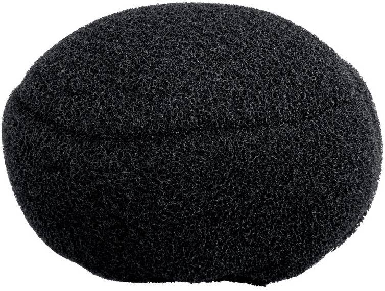 Éponge mousse ovale noire ou tampon de filtre sur fond blanc.