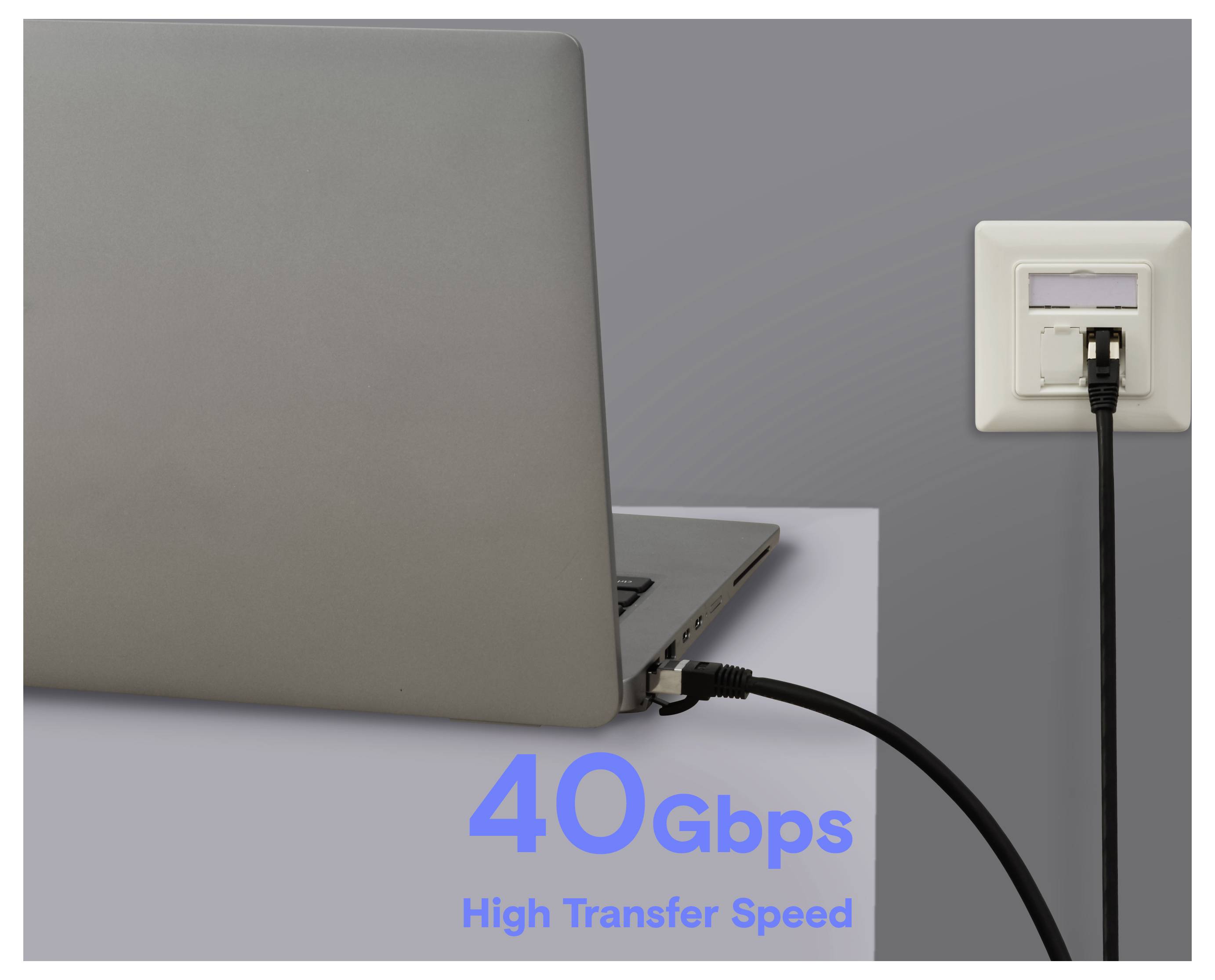 Un ordinateur portable connecté à une prise murale avec un câble, illustrant « Vitesse de transfert élevée de 40 Gbps » en texte bleu en bas.