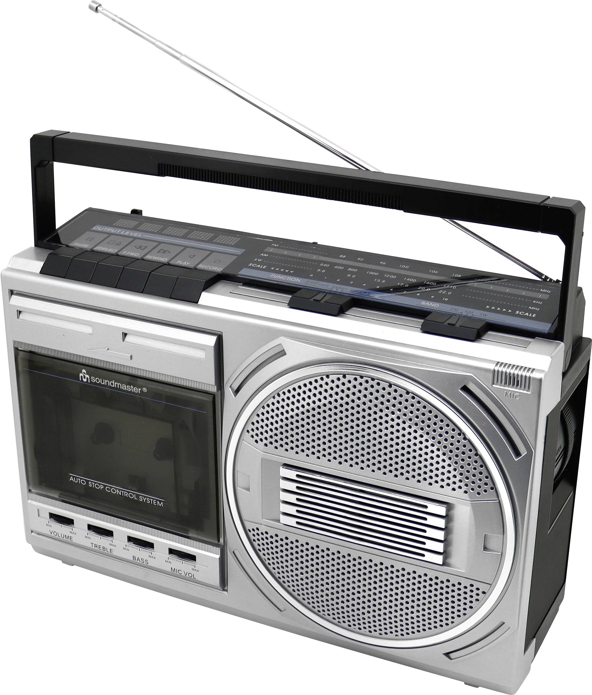 Un poste radio vintage portable avec lecteur de cassettes, tuner radio et haut-parleur. L'antenne est déployée verticalement.
