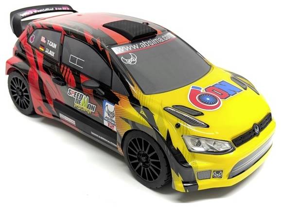 Une voiture de course miniature colorée avec un design rouge et jaune, des graphismes en noir et blanc, et des logos. Elle est stylisée pour des courses de compétition à haute vitesse.