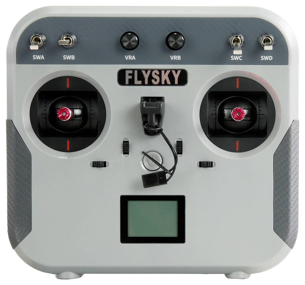 Contrôleur radio 'Flysky' avec deux manches de commande, des interrupteurs étiquetés de SWA à SWD, et un écran situé au centre en bas.