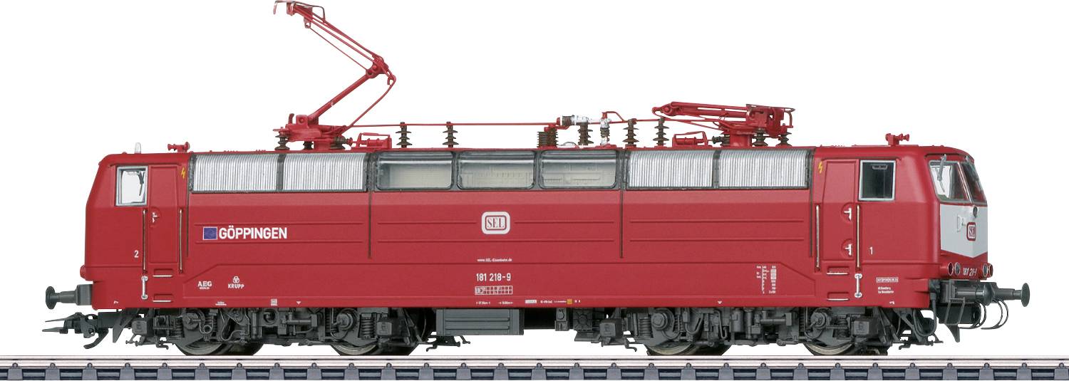 Un modèle de train miniature rouge avec des détails précis et un petit texte « ÖBBPINKEN » sur le côté, posé sur un rail.