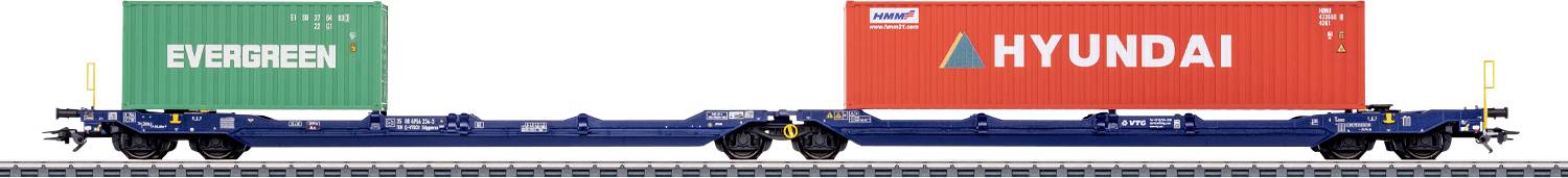 Un wagon plat de train transporte deux conteneurs d'expédition : un conteneur vert portant l'étiquette « EVERGREEN » et un conteneur rouge portant l'étiquette « HYUNDAI », sur des voies ferrées.