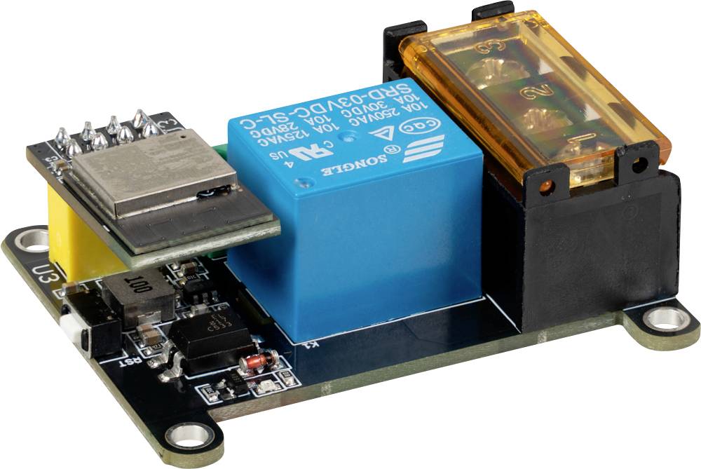 Une petite carte de circuit électronique avec un relais bleu, un composant jaune et un module de microcontrôleur est présenté sur une base noire.