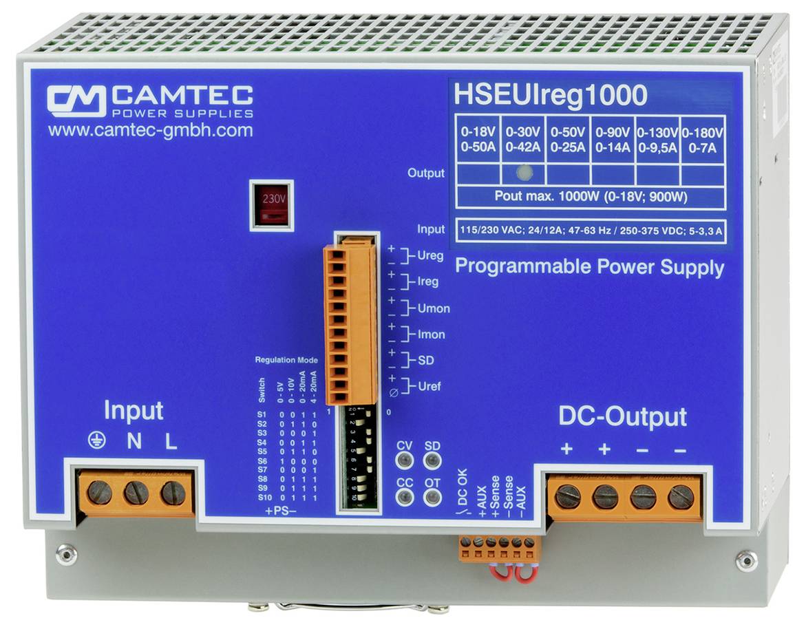 Alimentation programmable Camtec HSEUIreg1000 avec sorties de tension multiples, entrées et sorties étiquetées, et un panneau d'interface bleu.