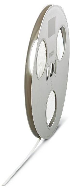 Une grande bobine de ruban blanc, partiellement déroulée, reposant verticalement sur un fond uni.