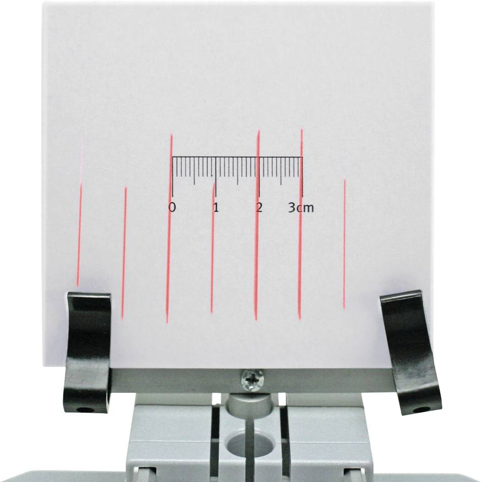 Démonstration d'optique : la lumière laser passe à travers plusieurs fentes, créant des motifs d'interférence sur une échelle de 0 à 3 cm.