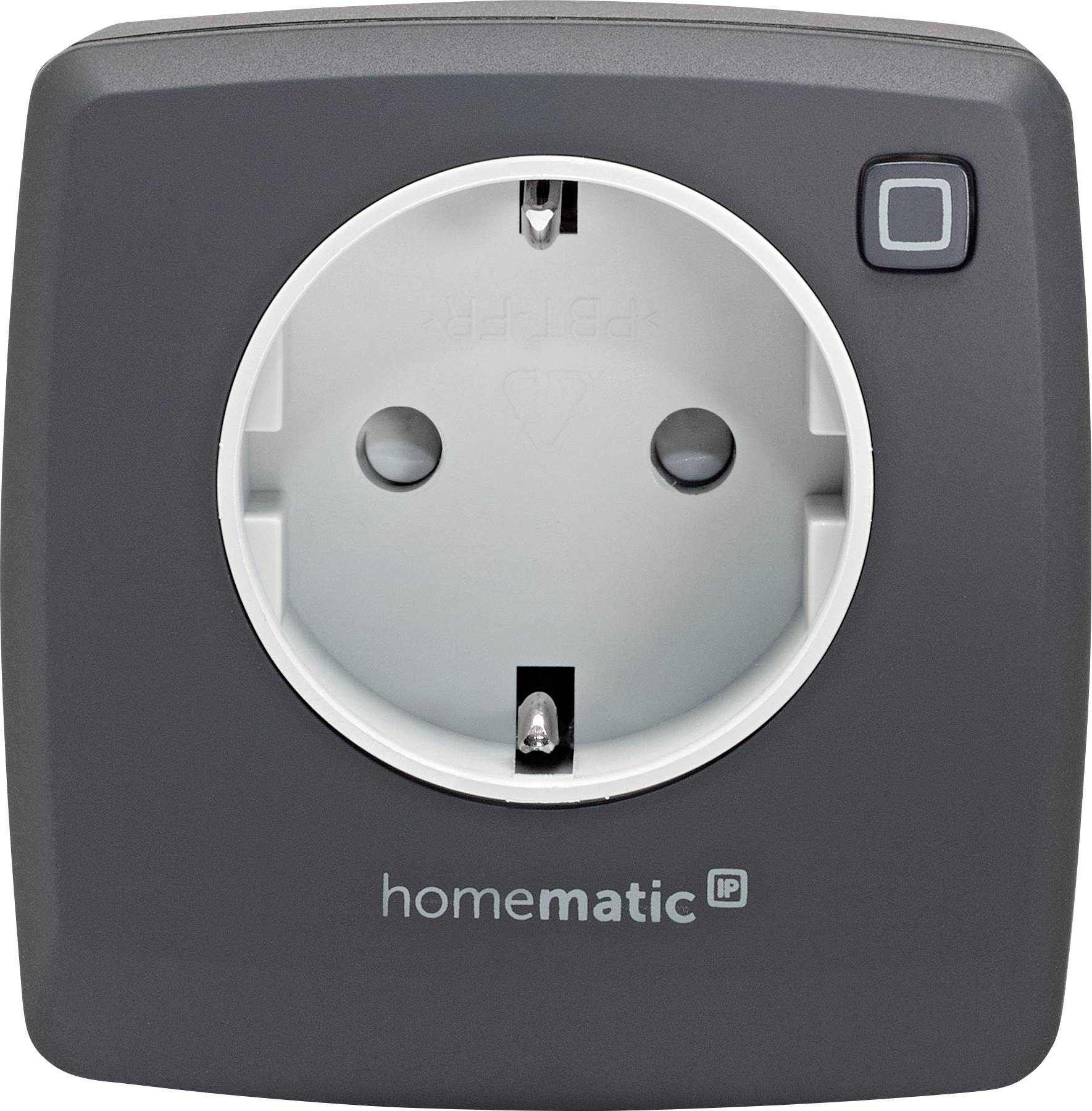 Une prise intelligente carrée gris foncé avec une prise ronde au centre. Elle possède un bouton sur la partie supérieure droite et le texte « homematic IP » en dessous de la prise.