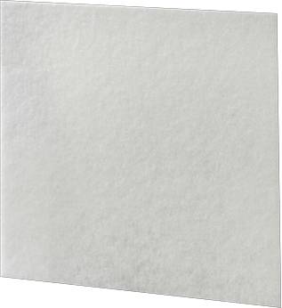 Une feuille carrée de papier blanc uni à la surface légèrement texturée, posée sur un fond uni.