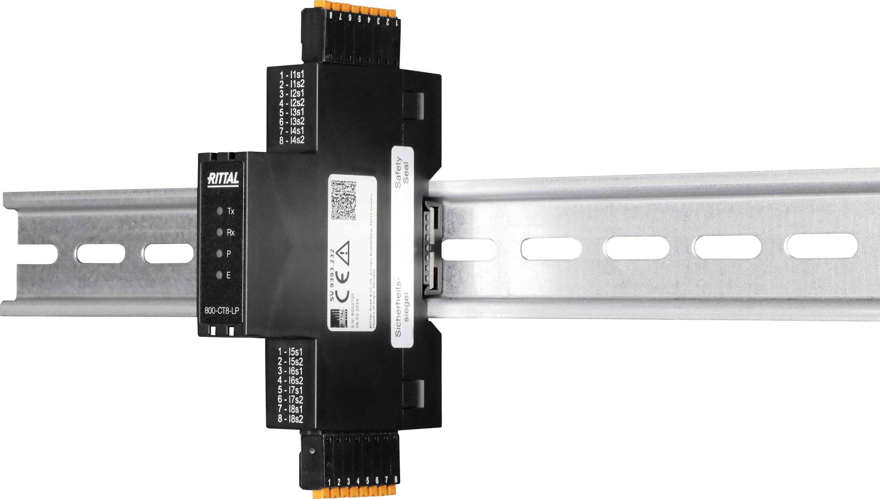 Composant électrique monté sur rail DIN avec des bornes étiquetées pour les connexions, installé horizontalement sur une barre métallique.