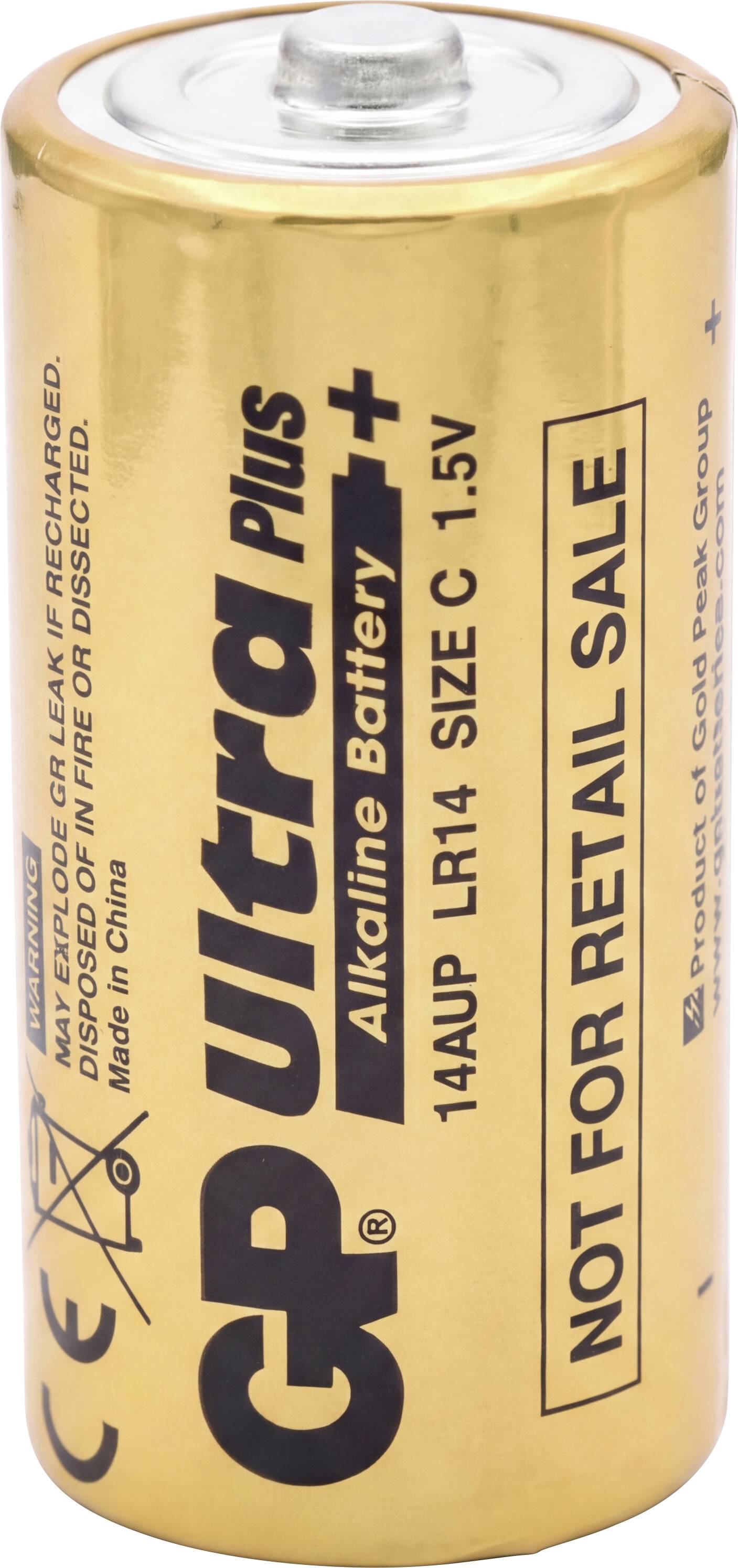 Une batterie alcaline cylindrique de taille C en or, de marque 'GP Ultra Plus'. Le texte 'NON DESTINÉ À LA VENTE AU DÉTAIL' est écrit verticalement.