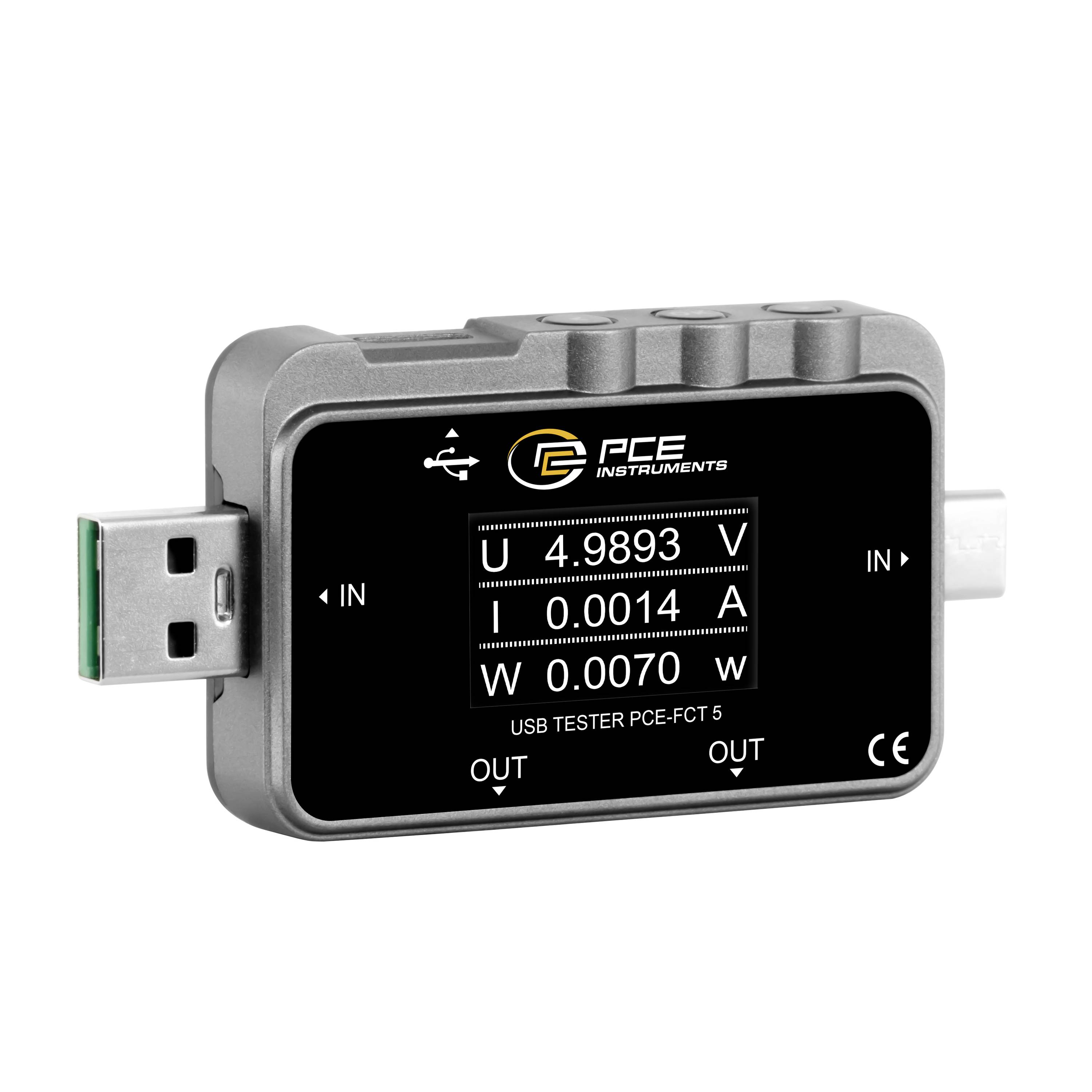 Testeur USB PCE Instruments affichant 4,9893 V, 0,0014 A et 0,0070 W sur son écran, avec ports d'entrée et de sortie USB.