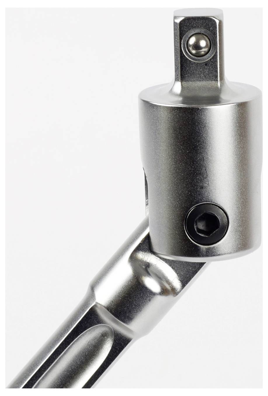 Un adaptateur de douille à cardan universel métallique, conçu pour connecter des outils, montré sous un angle, mettant en évidence ses mécanismes de pivotement et de verrouillage.