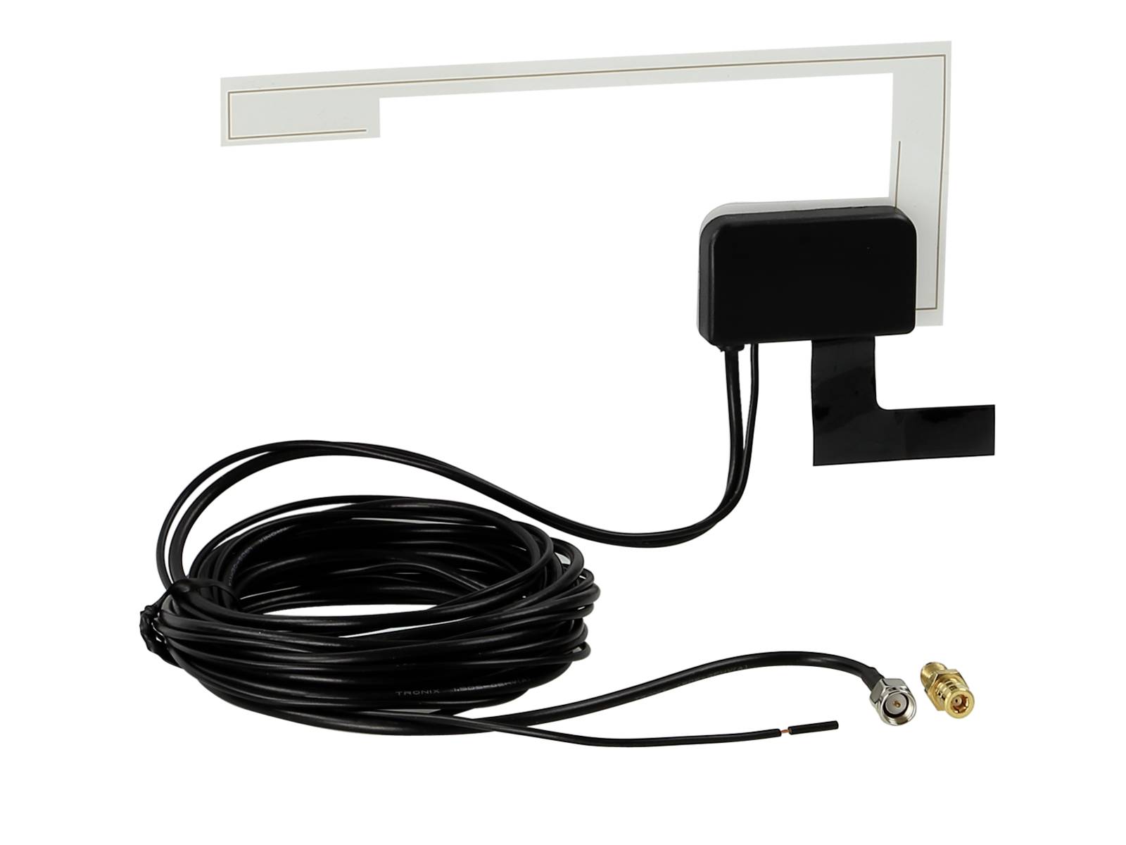 Antenne électronique noire avec câble enroulé et deux connecteurs attachés à une antenne de panneau rectangulaire plat sur un fond blanc