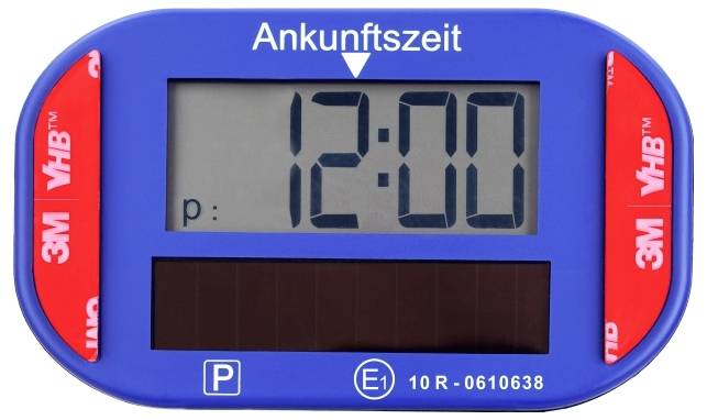 Un disque bleu de stationnement chronométré affiche « Ankunftszeit » avec un affichage numérique indiquant 12:00.