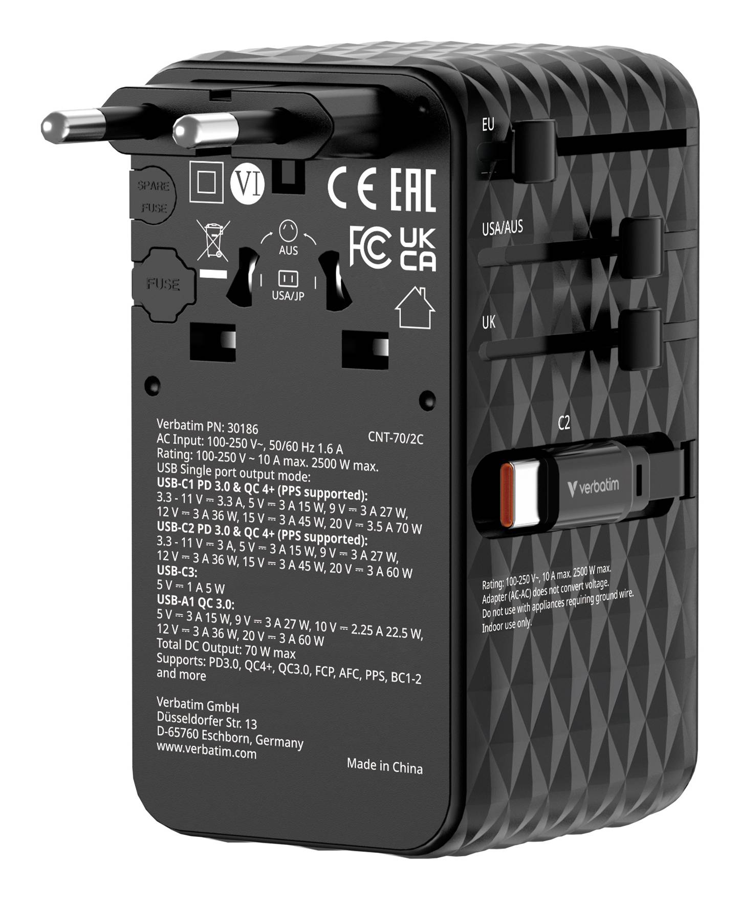 Adaptateur de voyage universel noir Verbatim avec curseurs de prise interchangeables et plusieurs ports USB, présenté de face et de profil avec spécifications techniques imprimées.