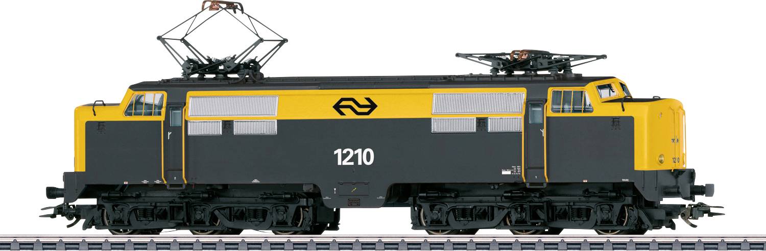 Un moteur de train électrique jaune et noir portant le numéro « 1210 » et un emblème sur son côté est montré sur un profil de voie.