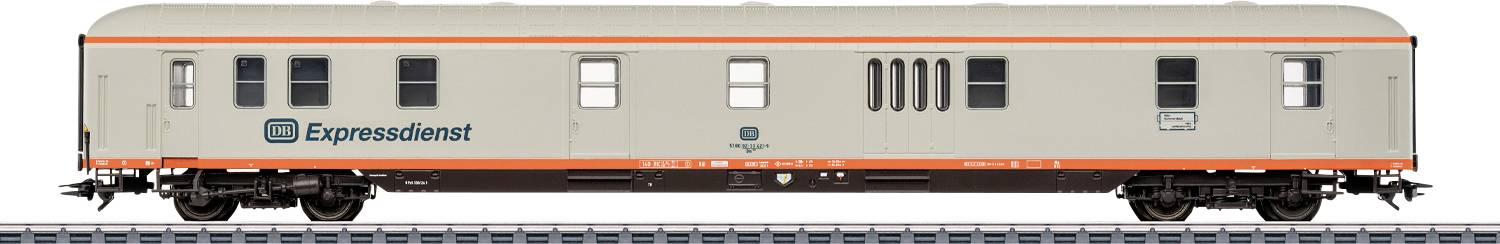Une vue latérale d'un wagon de train beige avec « Expressdienst » écrit dessus, présentant deux séries de fenêtres et une porte, sur une voie.